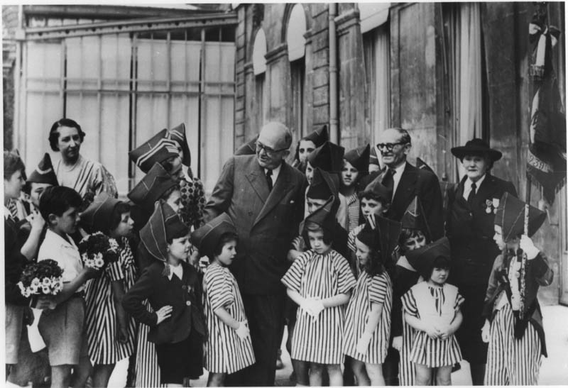 A 038 V Auriol LES PETITS POULBOTS A L ELYSEE 1950