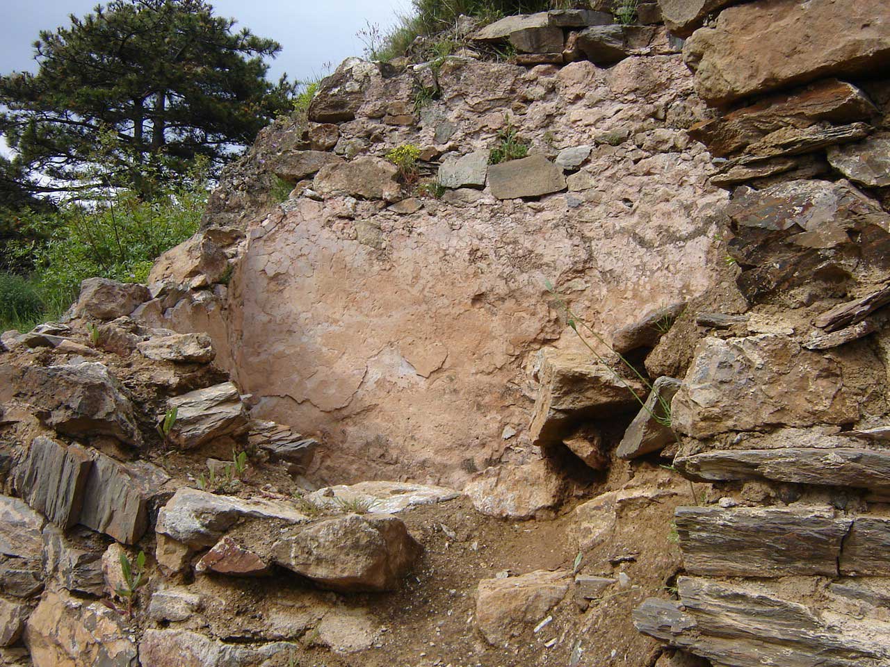 La-citerne-d'une-des-forges-du-castrum