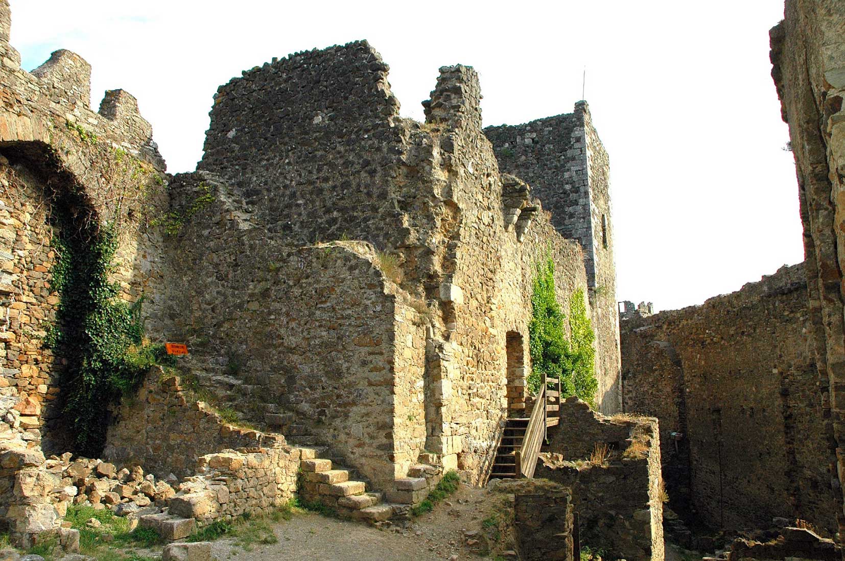 Le-chateau-royal-de-Cabaret-intérieur